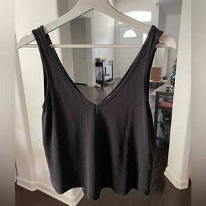 Lulus tank top | cropped | flowy | vneck| black | XS